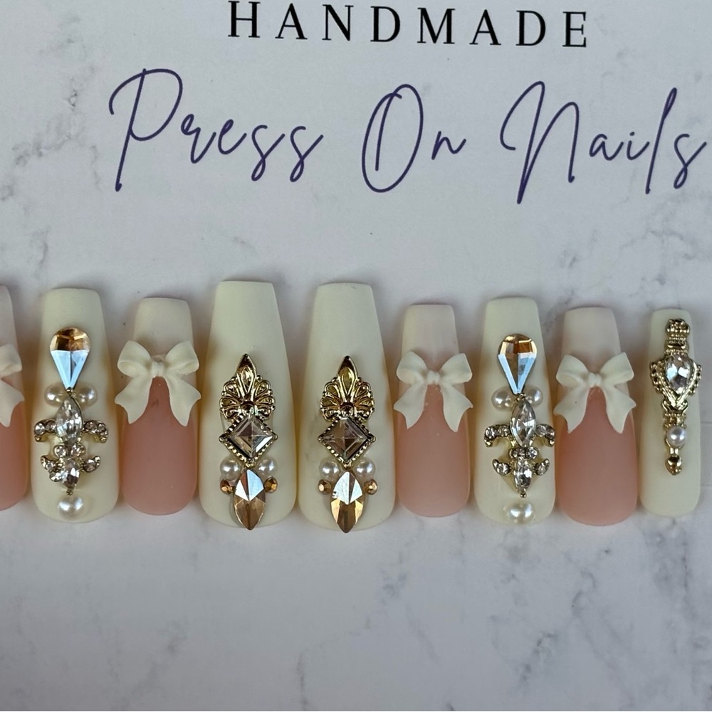 Chic Handmade Press On Nails with Gold and Cream Details